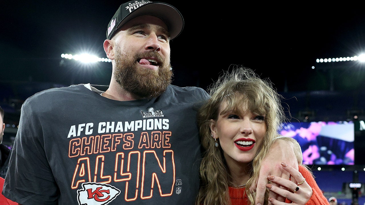 Taylor Swift seamlessly blends with Kelce family and team: 'Reached the  Super Bowl in her rookie year' | Fox News