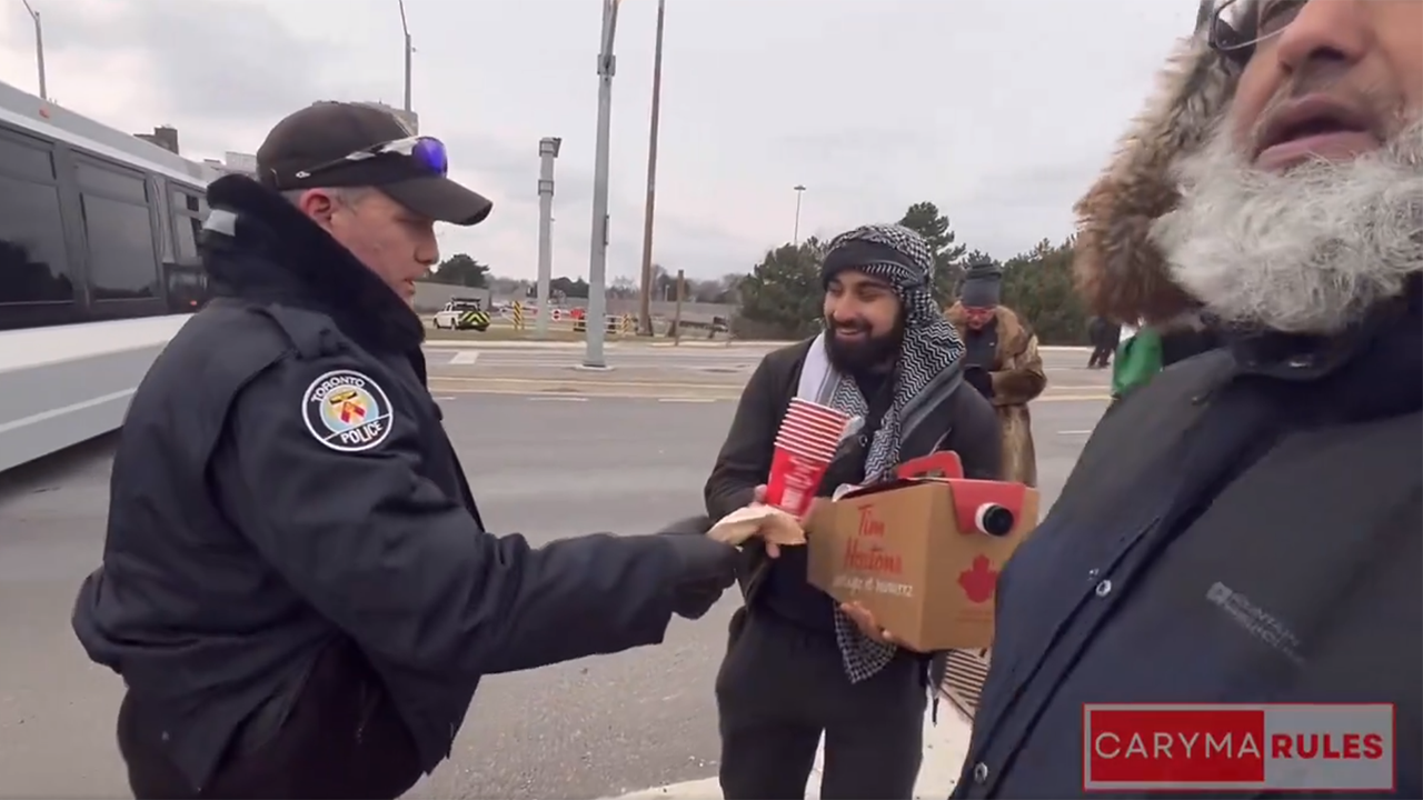 Toronto police respond to viral video of officers delivering coffee to anti-Israel protester