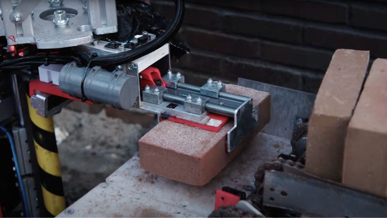 Construction workers being replaced by AI robot bricklayers