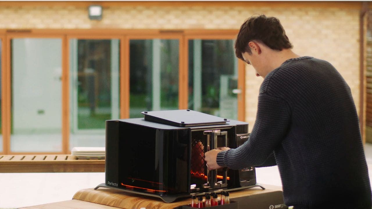 4 a see through grill with ai cooks a steak in only 90 seconds