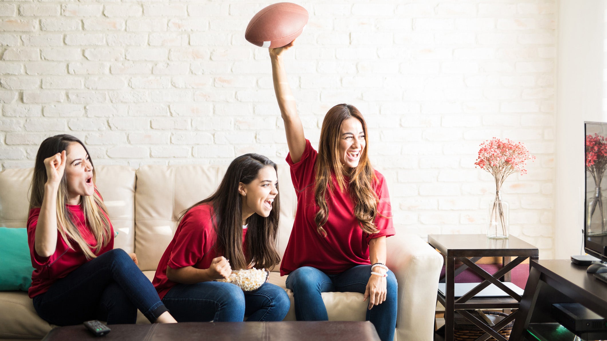 5 Super Bowl essentials all Taylor Swift fans need for game day