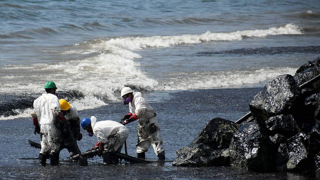 Oil spill in Trinidad pushes government to hire foreign experts to contain, remove capsized barge
