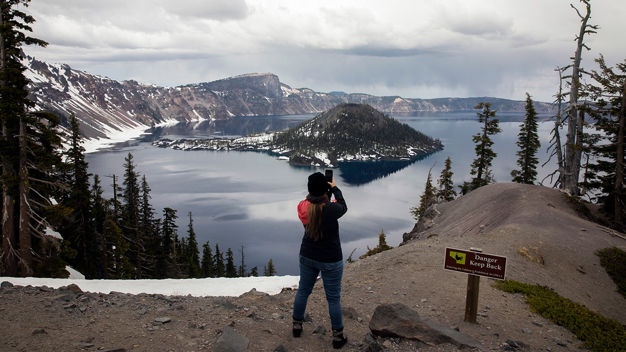Read more about the article Oregon’s Crater Lake National Park mismanagement feds terminating contracts