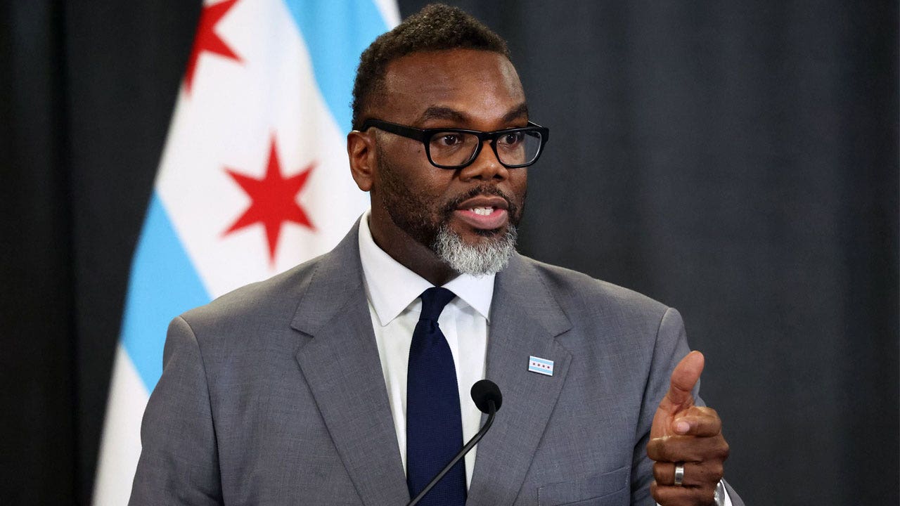 Read more about the article Family tells Chicago mayor not to attend dead police officer’s funeral: reports
