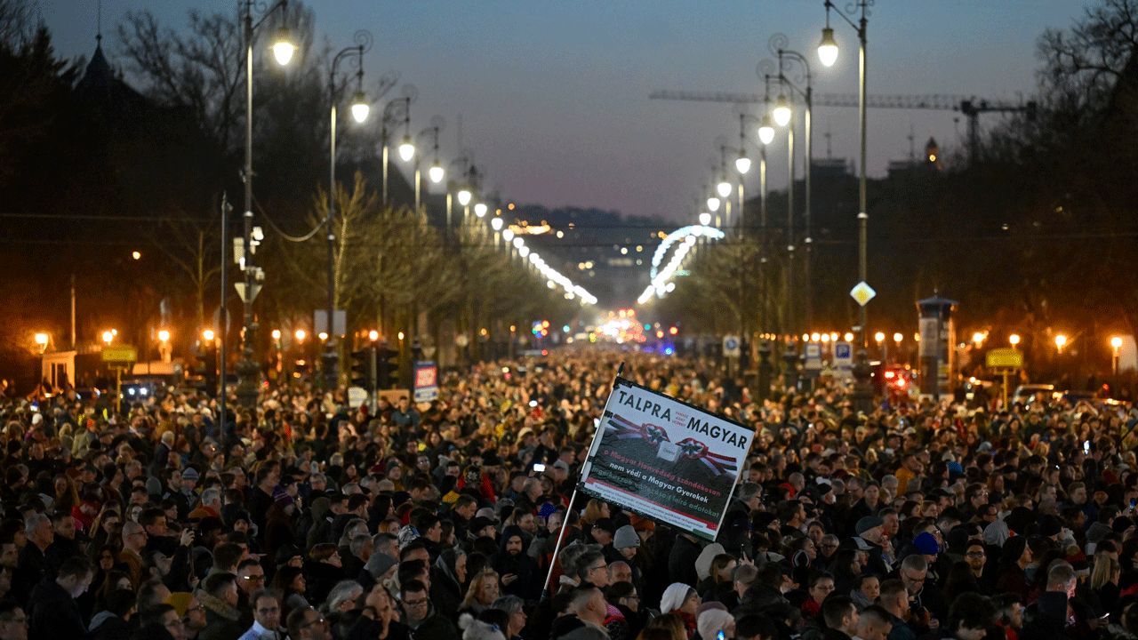 Read more about the article Online influencers lead thousands demanding change in Hungary following president’s resignation