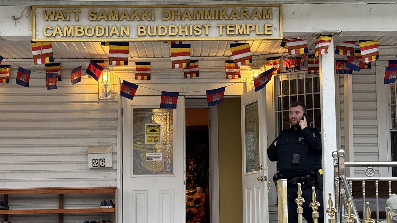 News :Buddhist monks in Brooklyn robbed at gunpoint after thieves break into temple