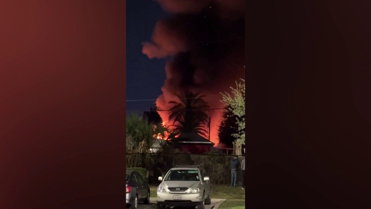 Small plane crashes into mobile home park in Clearwater, Florida, causing multiple homes to catch fire