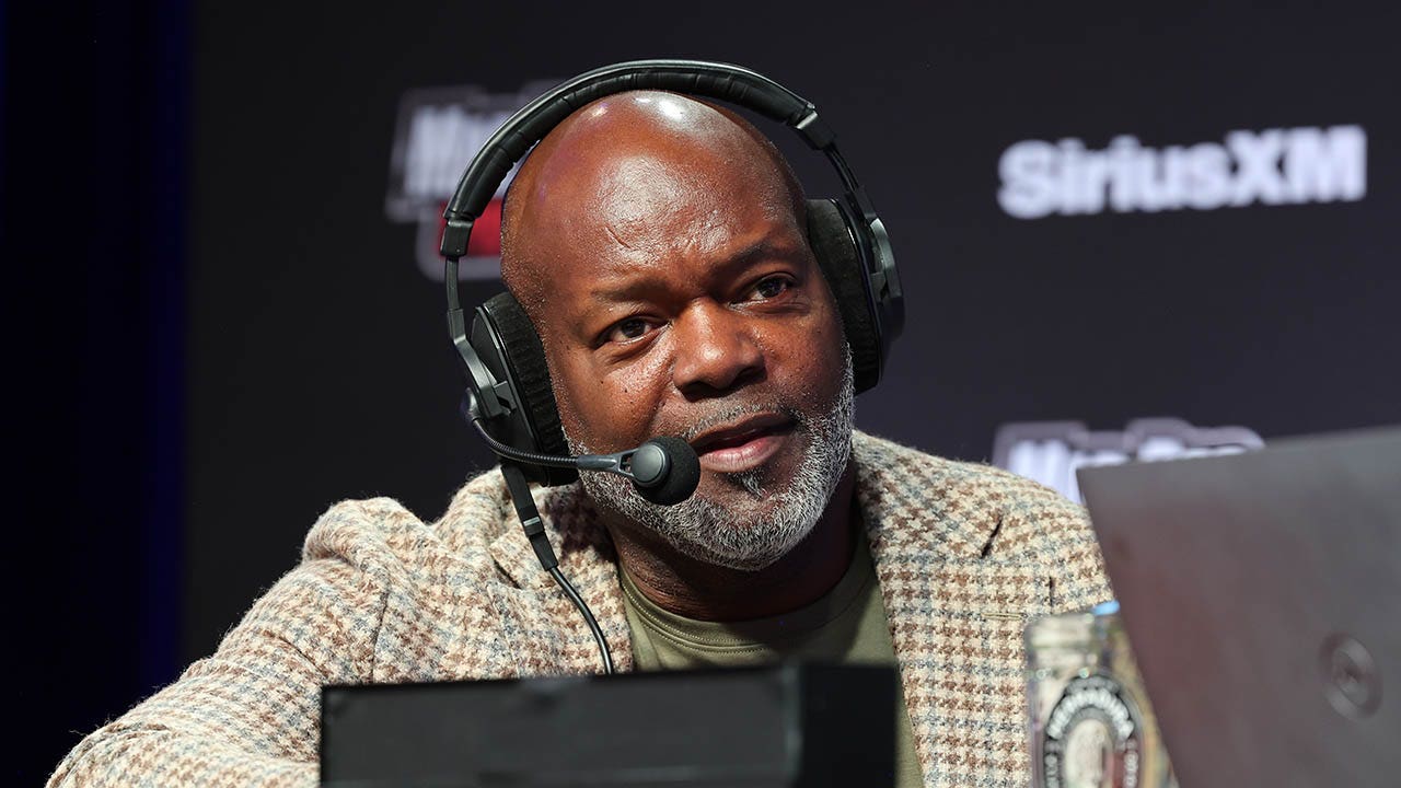 Emmitt Smith rips Florida, his alma mater, once more for eliminating DEI roles: ‘It’s not even widespread sense’