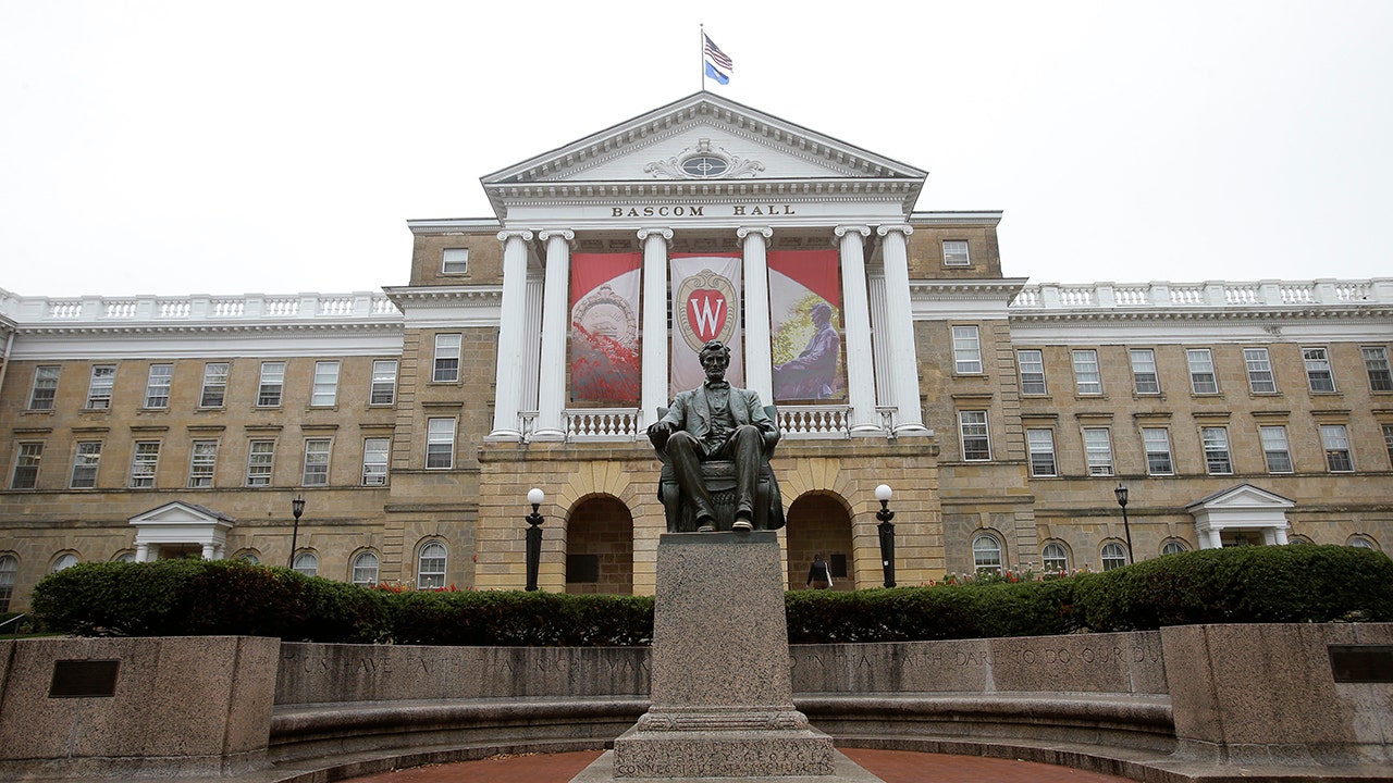 Universities of Wisconsin launch online course website, including nearly 100 from bachelor, master programs