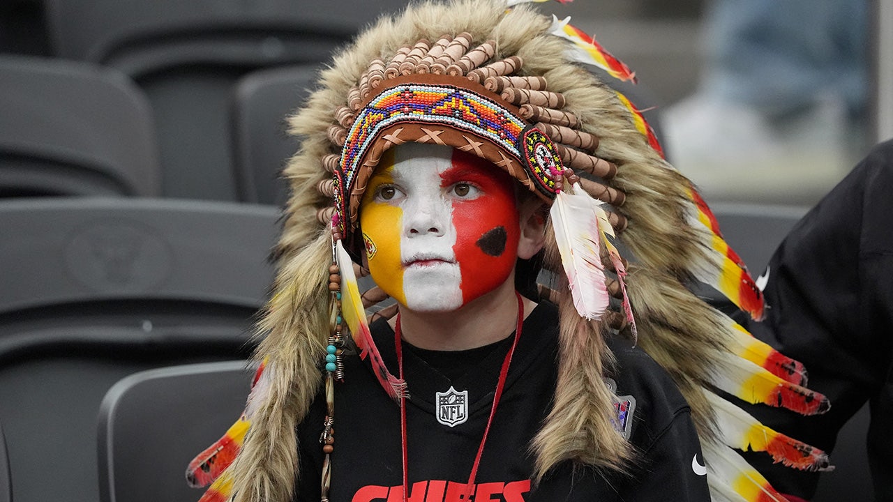 9-year-old Chiefs fan whose parents filed lawsuit against Deadspin shows up at Super Bowl LVIII