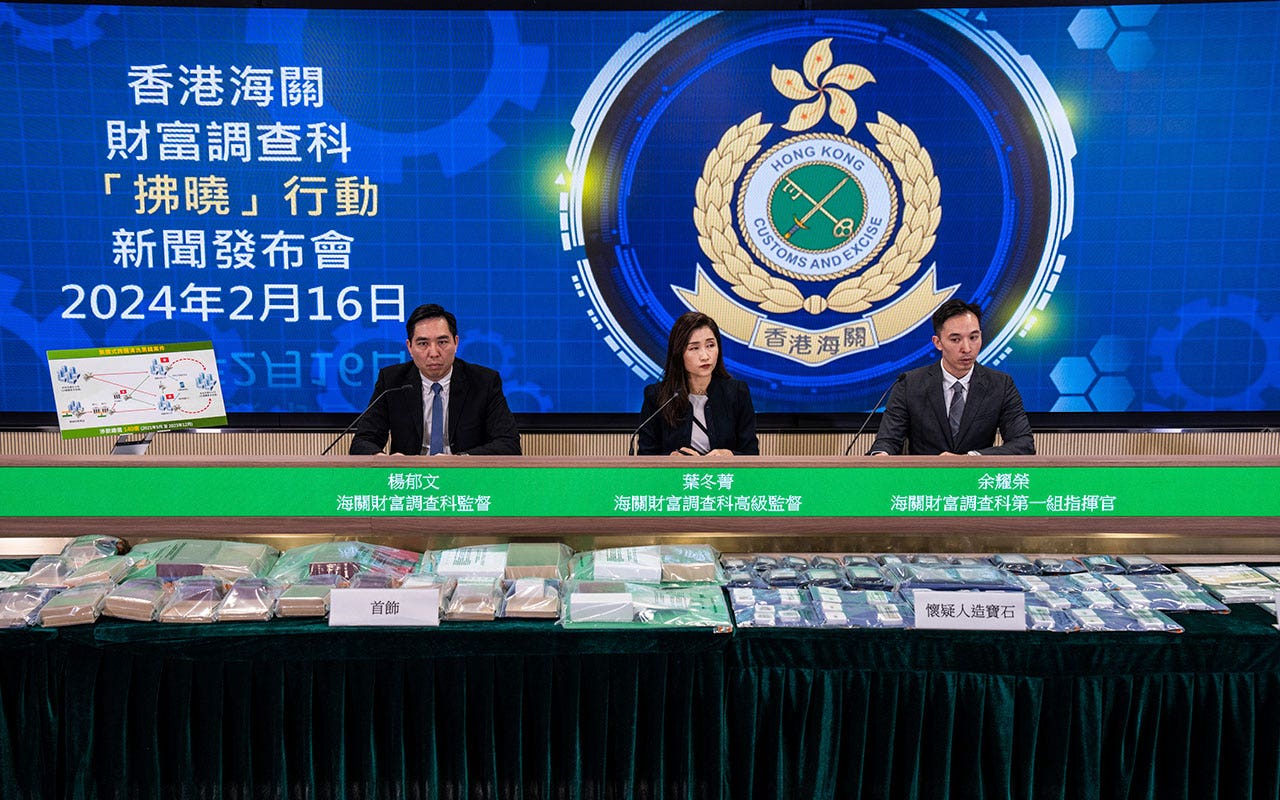 Hong Kong customs arrest 7 in .8 billion money laundering case