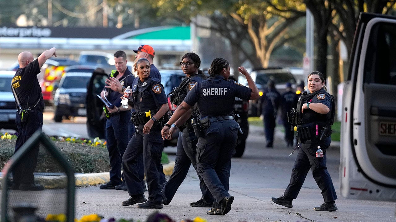 You are currently viewing FBI, Texas authorities search home following Lakewood Church shooting