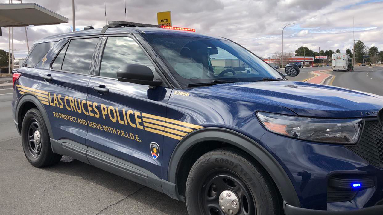 News :New Mexico police officer dies after being stabbed by a trespassing suspect