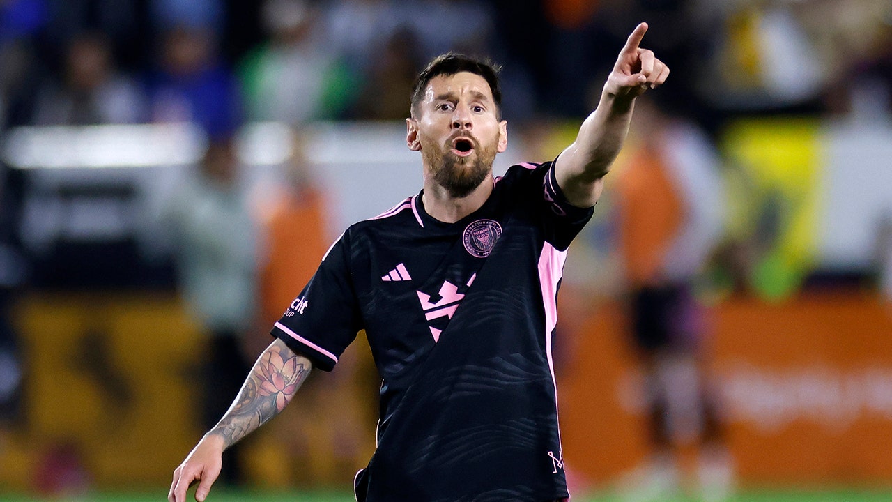 Read more about the article Lionel Messi’s 1st Inter Miami goal of season stuns LA Galaxy in extra time