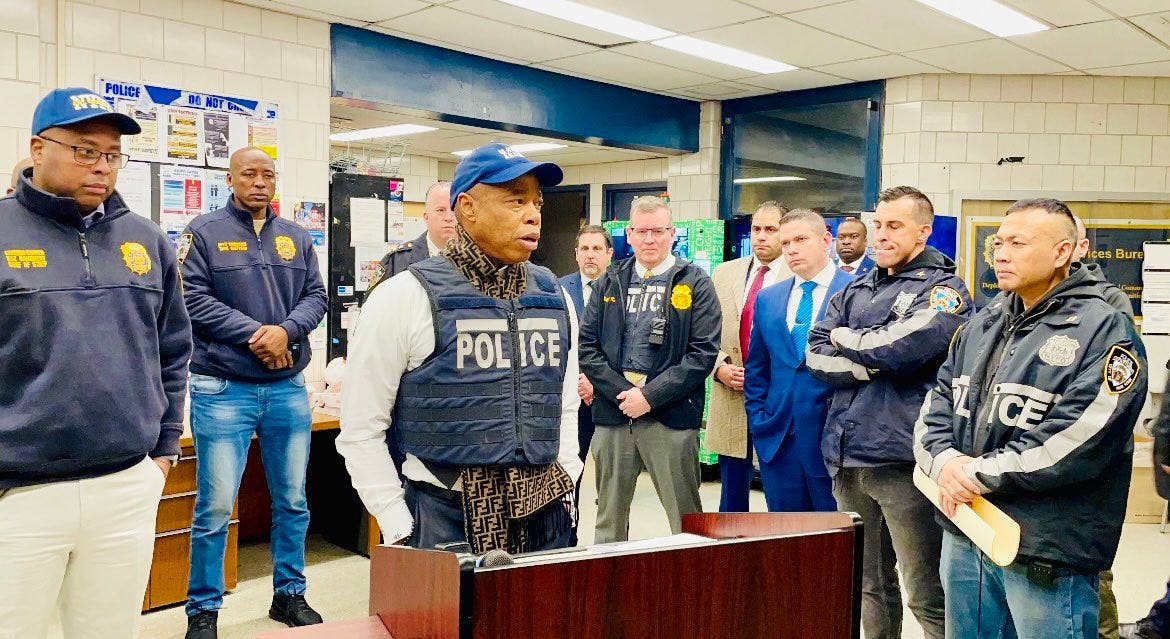 纽约警方发布移民抓捕照片，软弱对待犯罪的城市领导面临全国愤怒