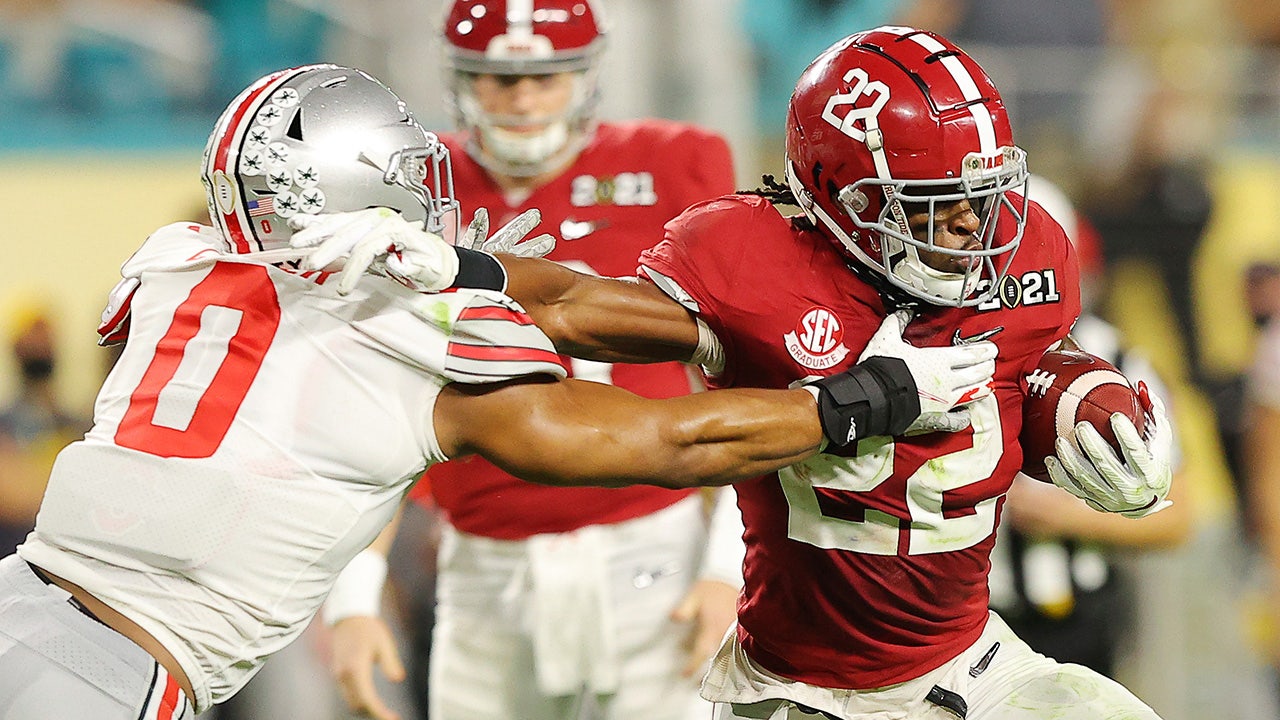 Read more about the article Steelers’ Najee Harris reflects on Nick Saban’s retirement, finds silver lining