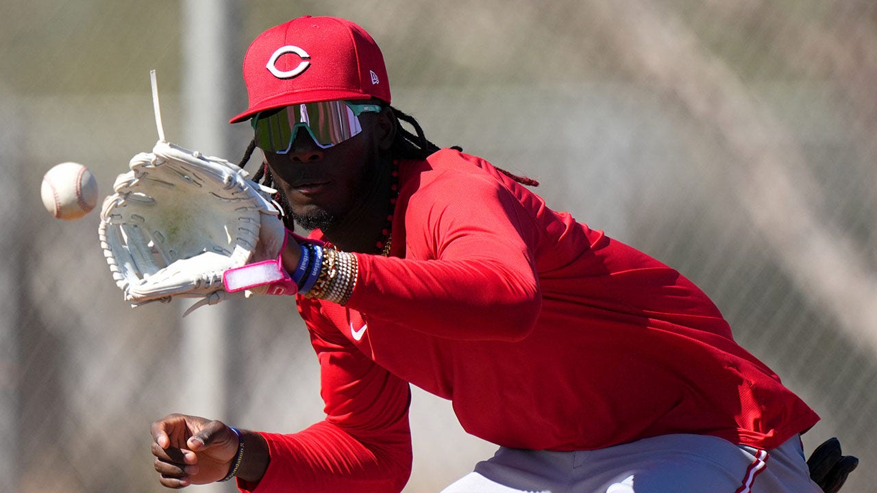 Read more about the article Reds star Elly De La Cruz’s foul ball off Hunter Greene smashes into Greene’s Maybach at spring training
