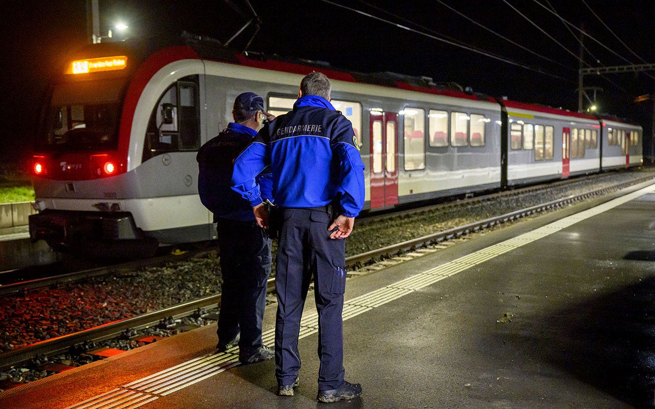 Read more about the article Swiss police fatally shoot Iranian man who seized hostages on train