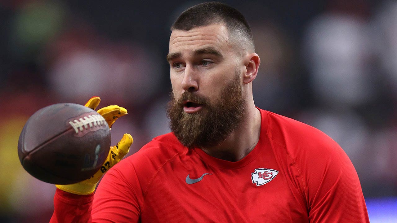 Travis Kelce 2024 Speech At Rally In Delhi Elysee Gavrielle