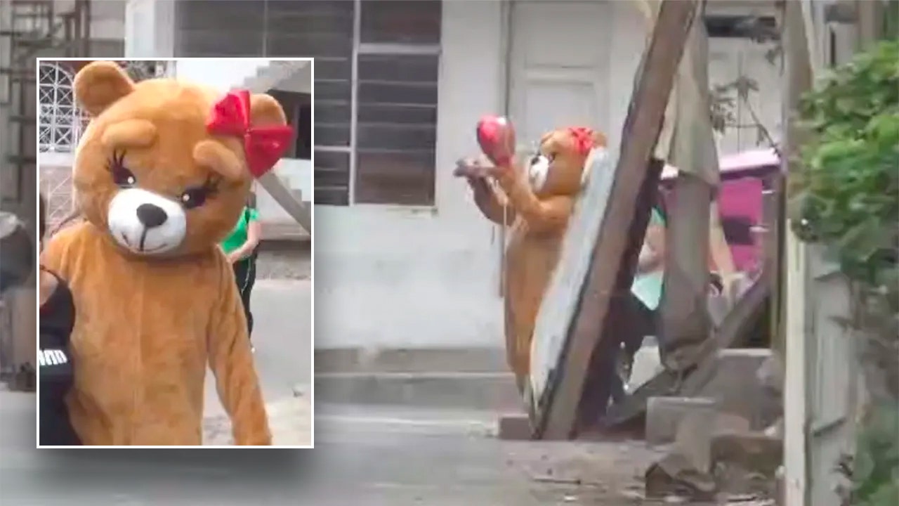 Read more about the article Video shows cop in Valentine’s Day bear costume take down suspected lady drug dealer