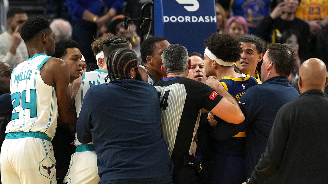 Read more about the article Warriors, Hornets players scuffle after last-second lay-up attempt in Golden State’s win