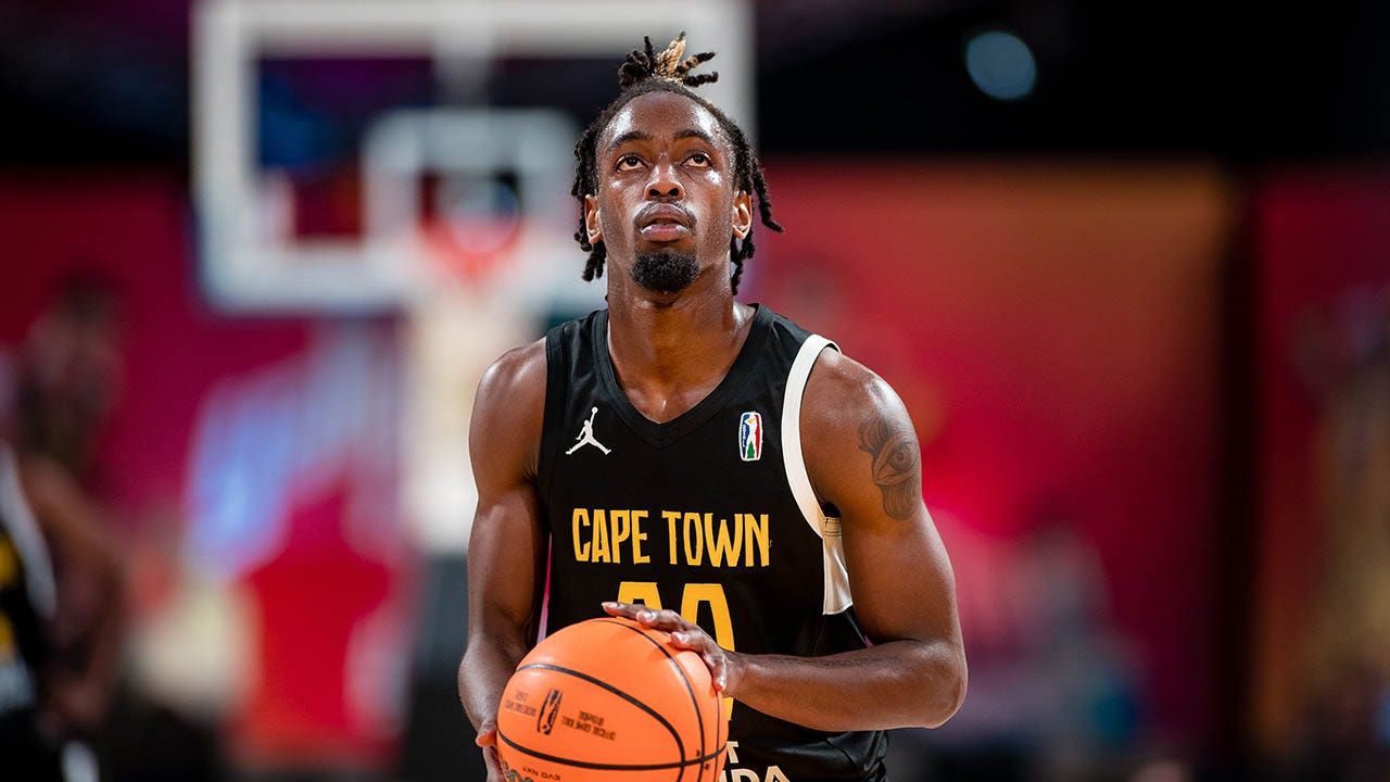 Read more about the article Zaire Wade on playing pro basketball in Africa, teaming up with Hall of Fame dad Dwyane Wade in business