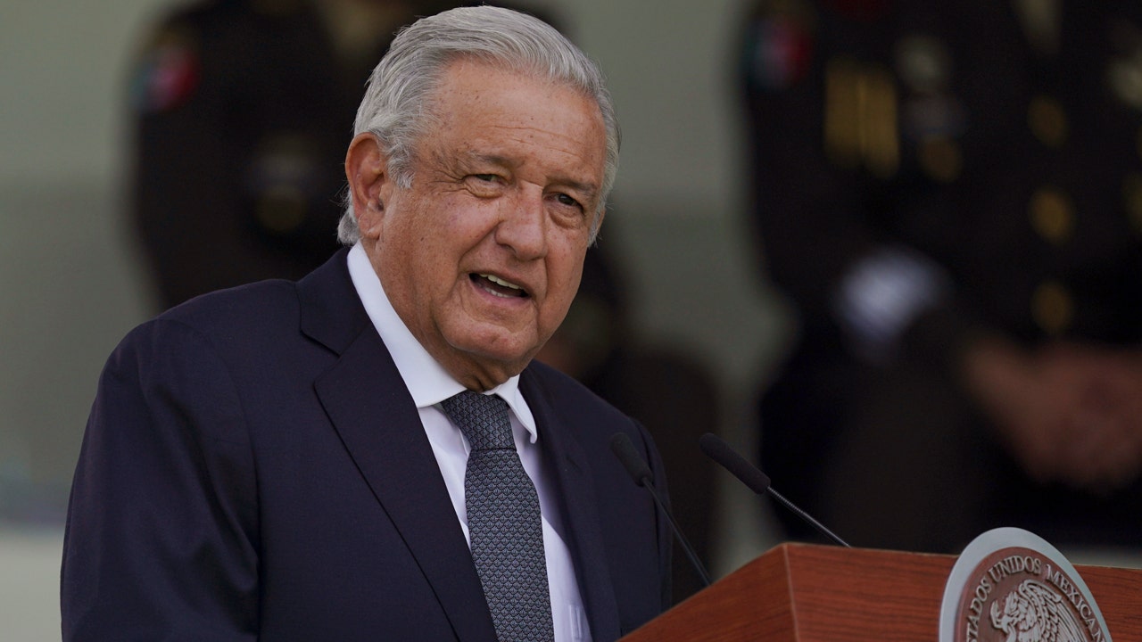 Read more about the article AMLO ‘offended’ by preferred candidate’s debate performance