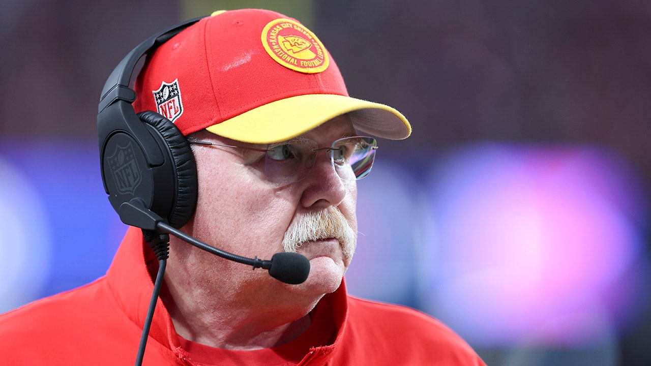 Read more about the article Kansas City teen comforted by Chiefs coach Andy Reid amid chaos of deadly shooting: report