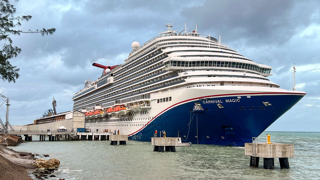 Read more about the article Carnival cruise ship hosting music festival at sea hits Jamaica pier, leaving passengers stuck on land