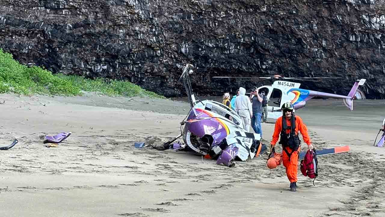 Hawaii tour helicopter crashes on remote Kauai beach, 1 injured