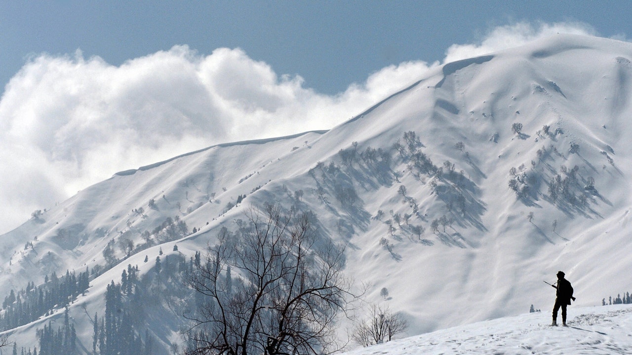 You are currently viewing Russian skier dead, 6 rescued in avalanche at Himalayan resort