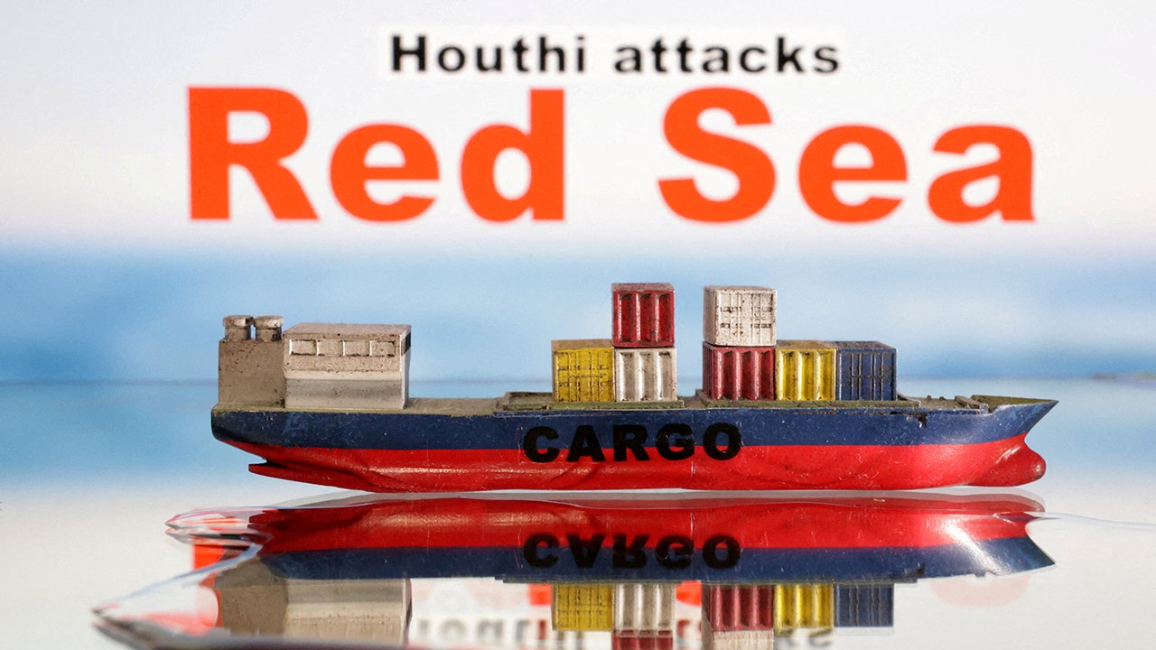 Read more about the article Yemen’s Houthis target cargo ship full of corn in the Red Sea, headed for Iran
