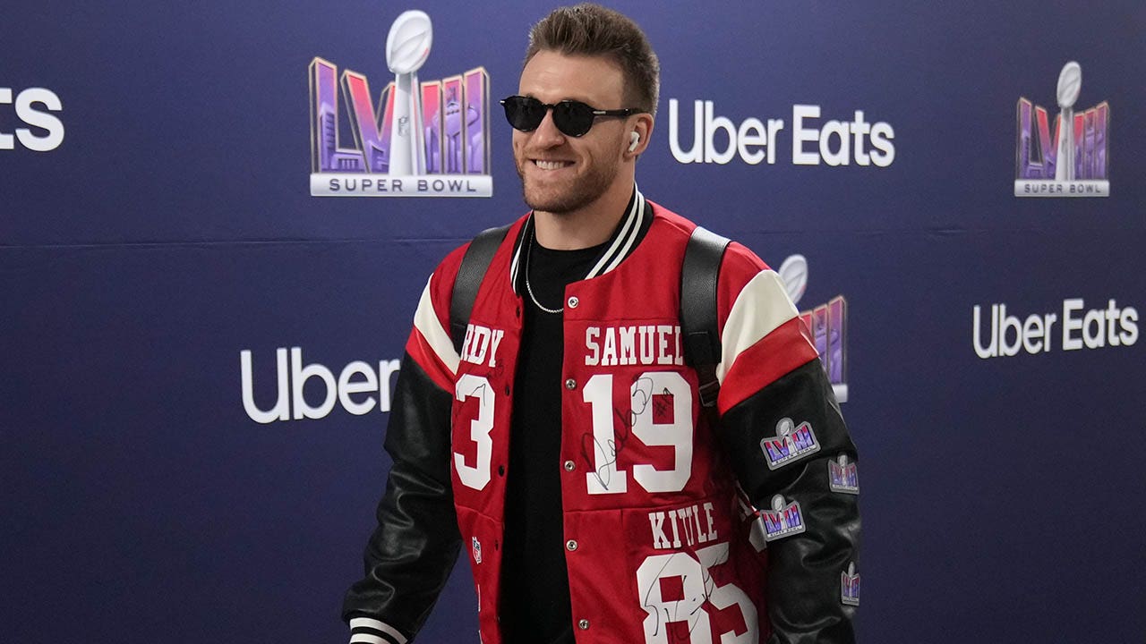 49ers' Kyle Juszczyk rocks wife's designs in epic fashion