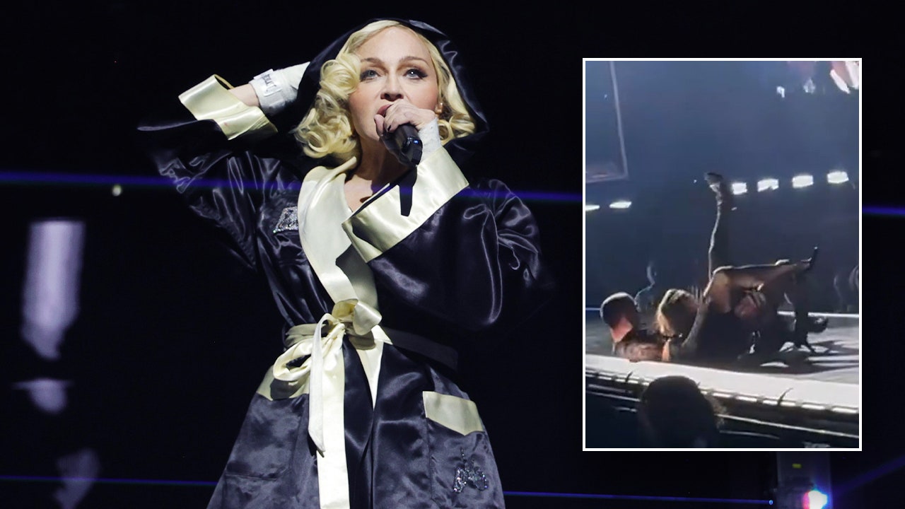 Photo of Madonna fällt während eines Konzerts in Seattle unbeholfen von einem Stuhl