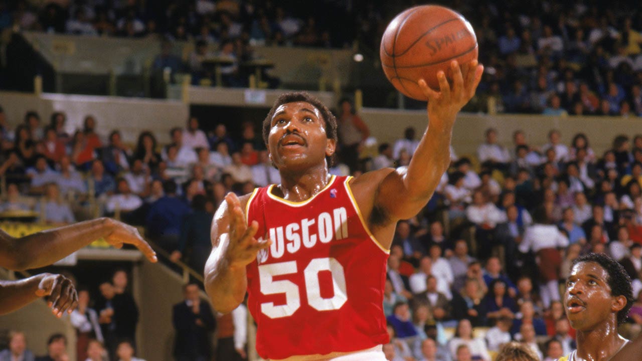 You are currently viewing Ex-Rockets star Robert Reid, who briefly retired to devote time to his religion, dead at 68