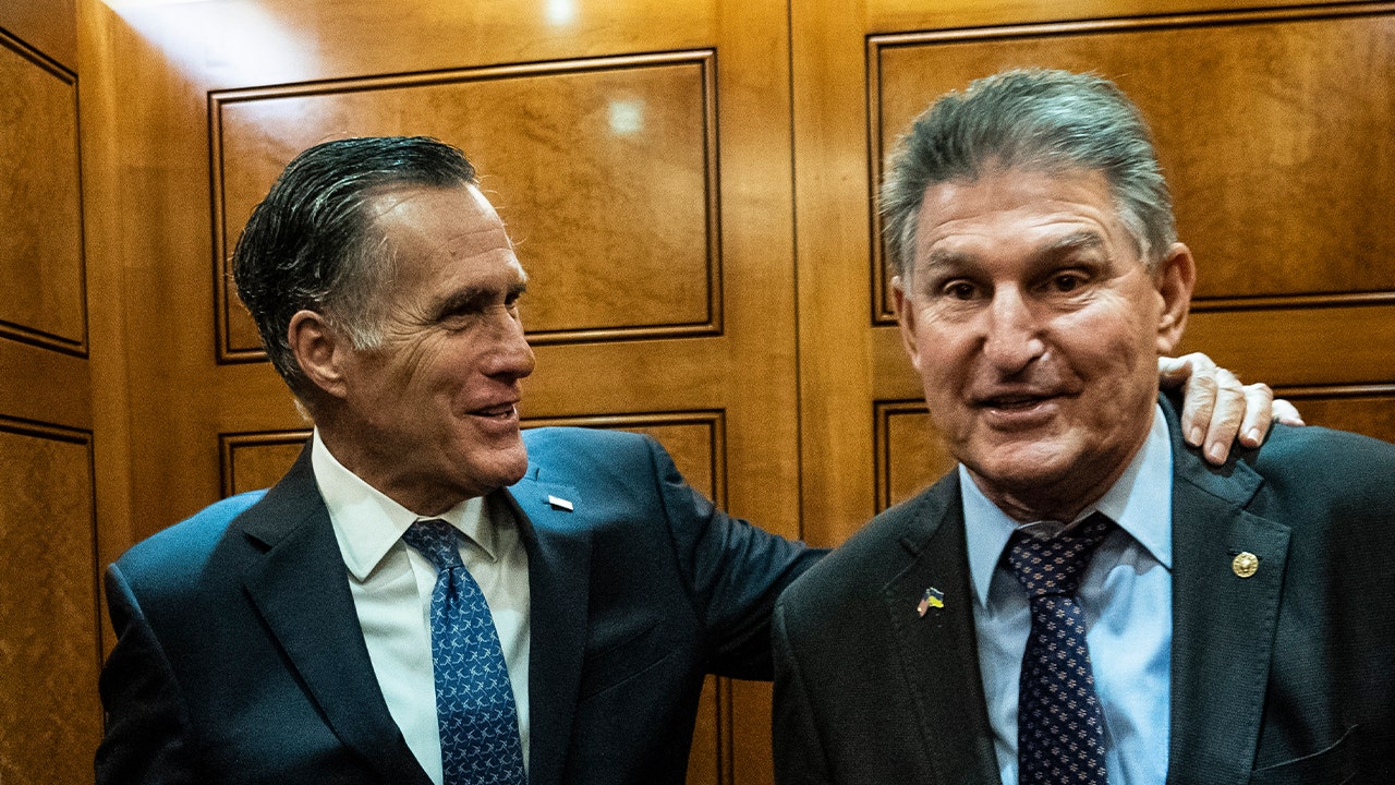 Read more about the article Mitt Romney says he is ‘not going to run for president’ in 2024 after being floated as Manchin VP pick