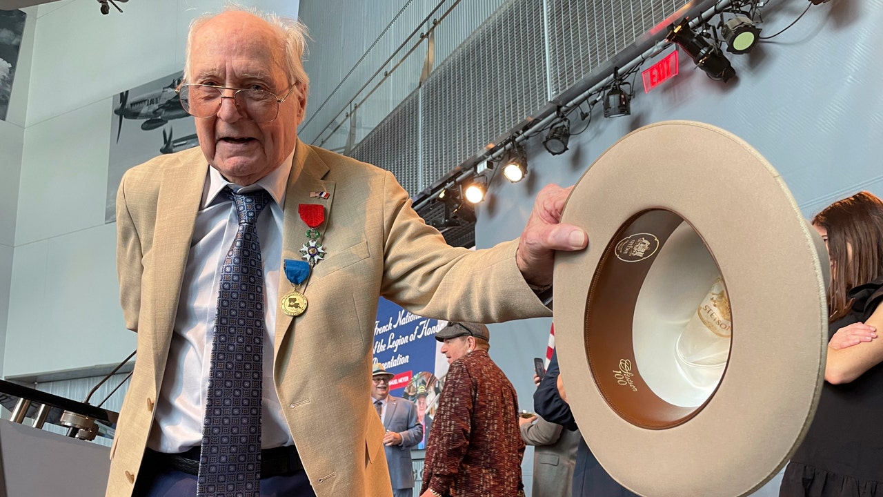 Read more about the article New Orleans hat salesman, 99, honored by French president for WWII service