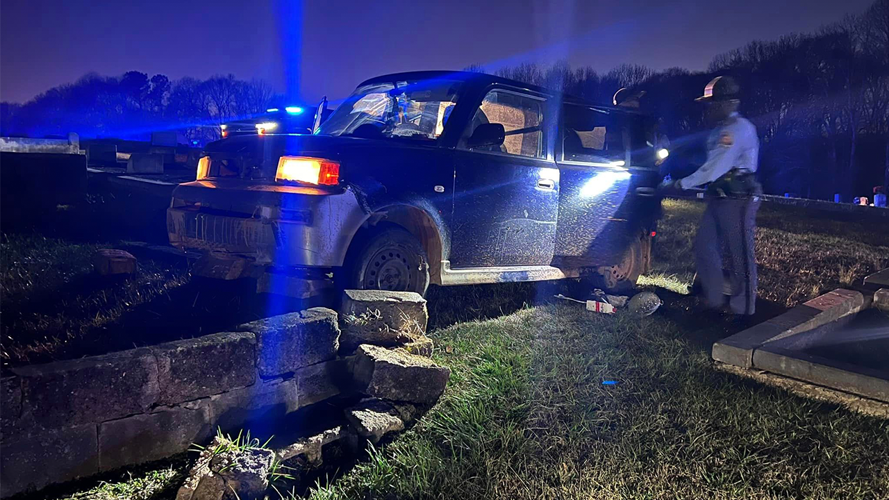 Read more about the article South Carolina woman running late damages graves after driving through cemetery