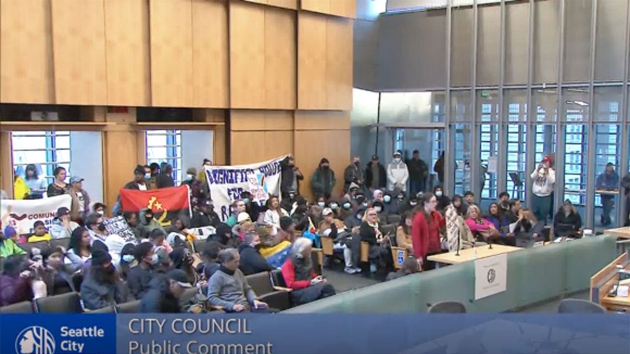 Read more about the article Seattle City Council meeting disrupted by protesters banging on windows, 6 arrested