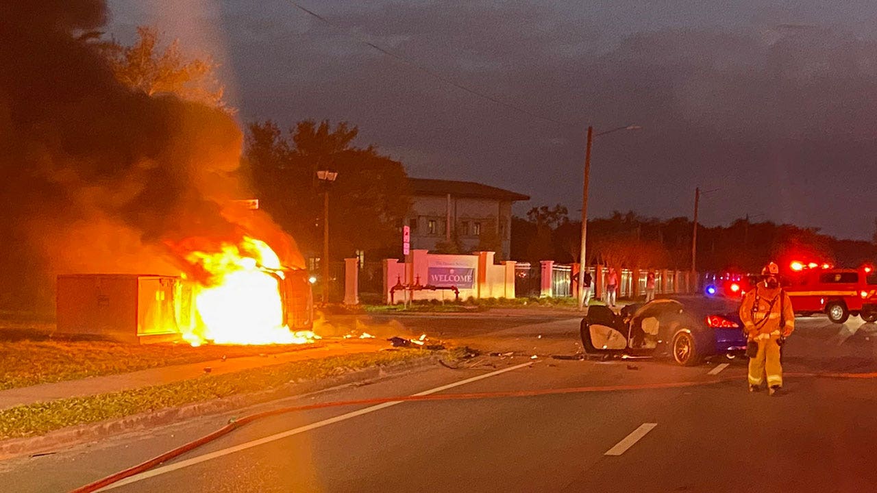 News :Fiery crash involving 2 cars, transformer in central Florida results in hospitalizations, power outages