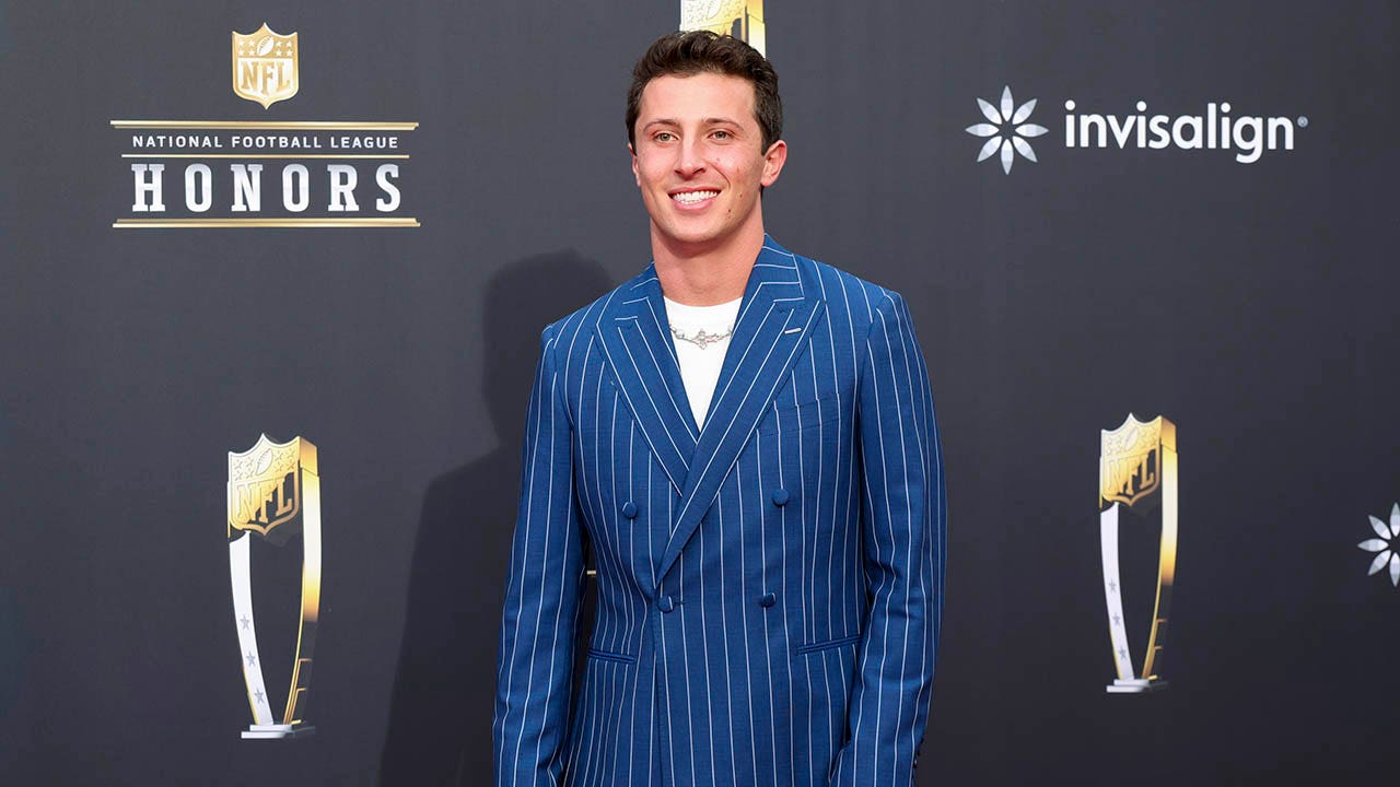 Tommy DeVito taps into Italian heritage by reenacting ‘Goodfellas’ scene at NFL Honors: ‘I amuse you?’