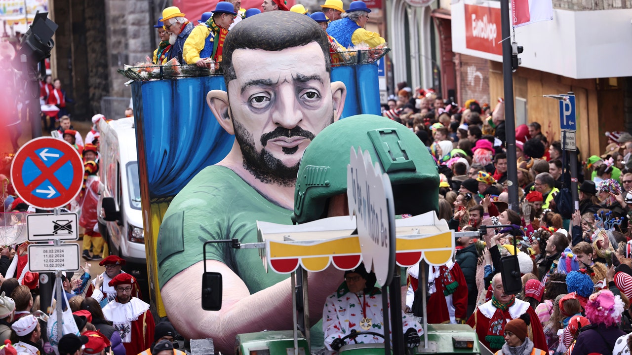 Germans fly satirical Trump, Zelenskyy floats in Carnival parades