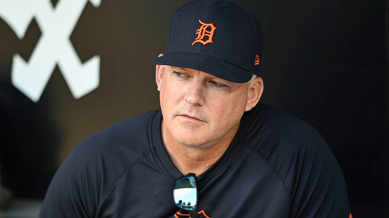 Read more about the article Tigers’ A.J. Hinch says he was nearly hit by car on field before game vs. White Sox
