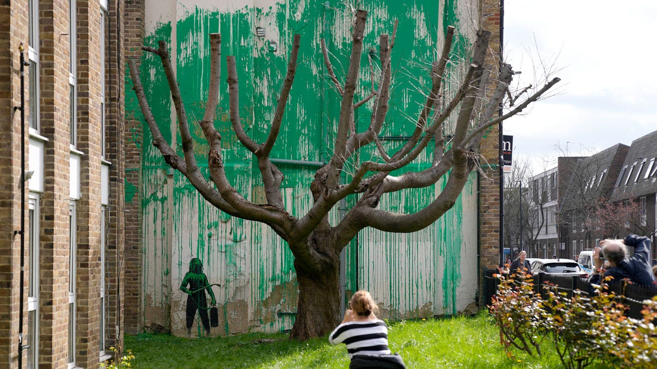 New Banksy mural appears in London with a green theme