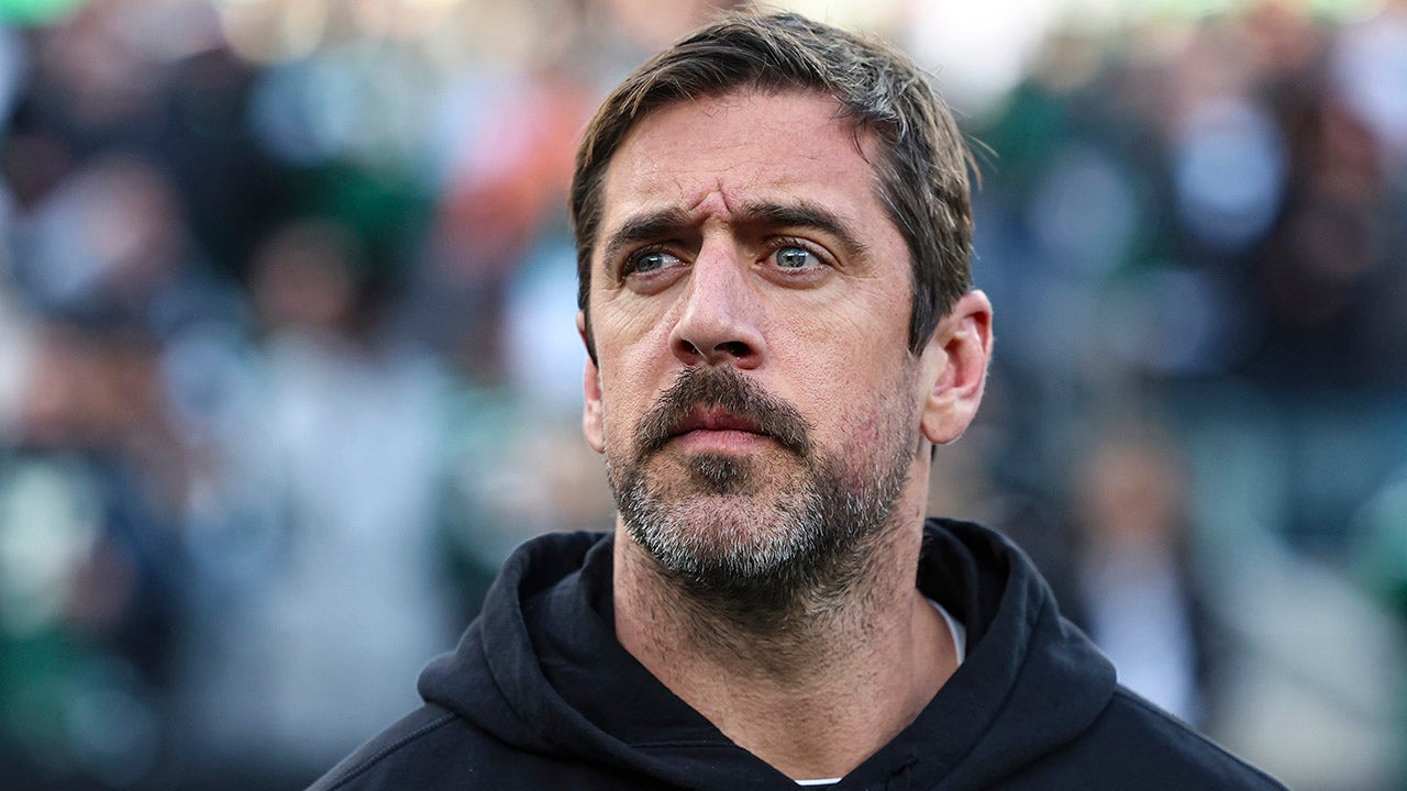 Read more about the article Aaron Rodgers accused of sharing Sandy Hook conspiracies in 2013 amid link to RFK Jr.’s presidential campaign
