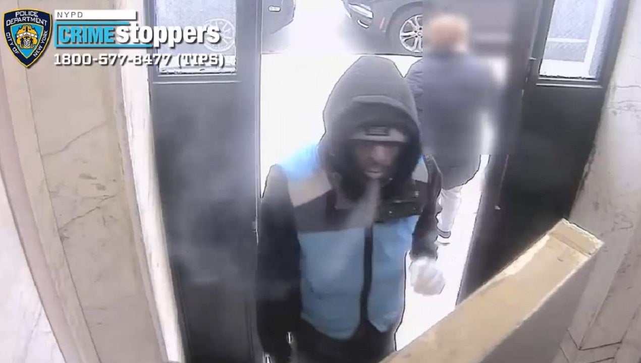 You are currently viewing NYC serial burglar poses at Amazon delivery worker, police say
