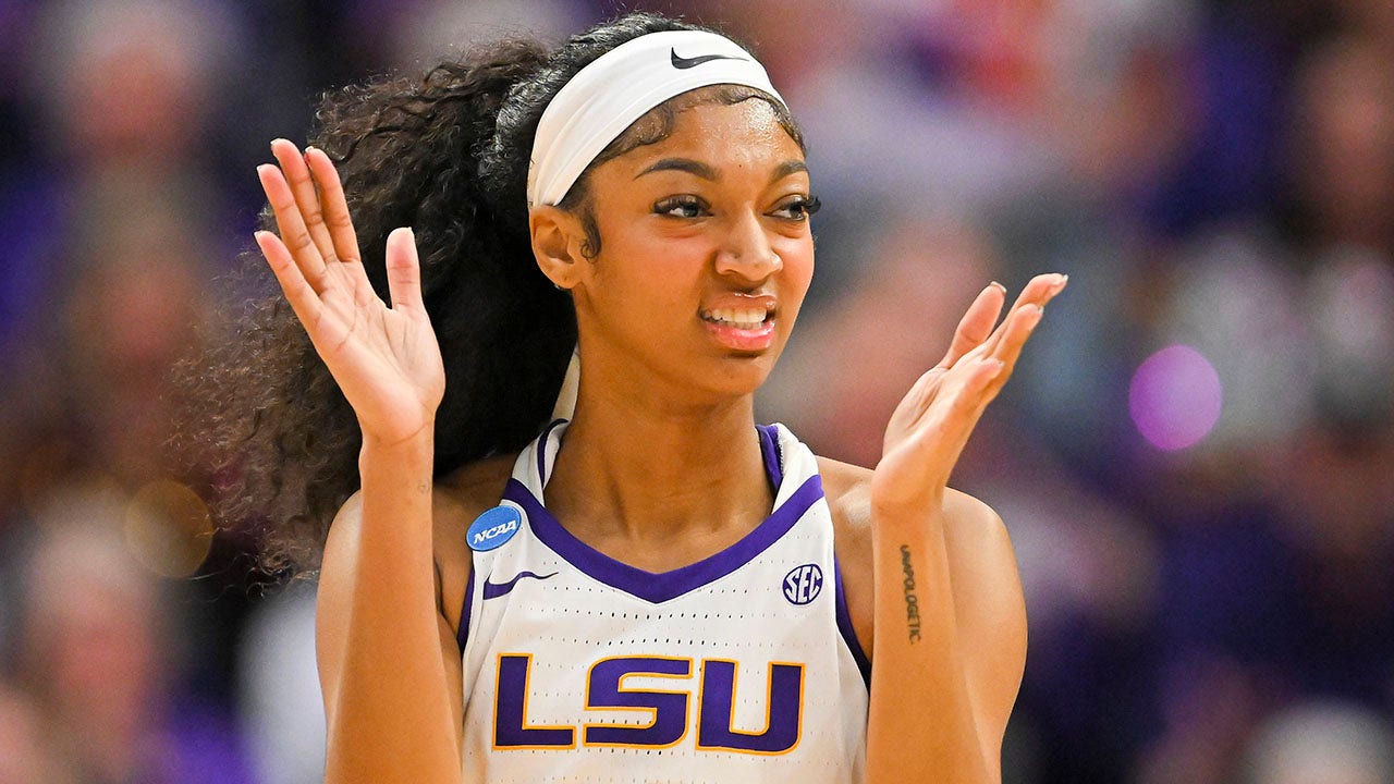 LSU Star Angel Reese Waves Goodbye To Middle Tennessee State Player Who 