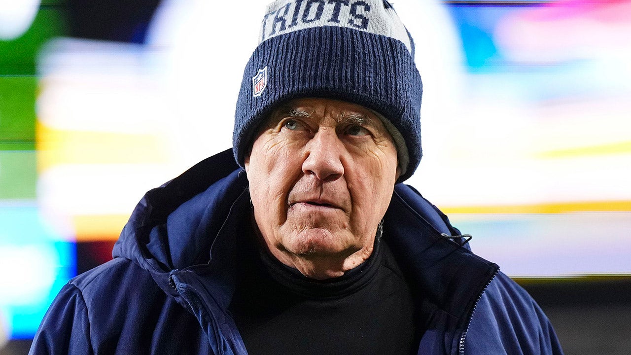 Read more about the article Bill Belichick’s ‘head coaching career could be over,’ former NFL executive says