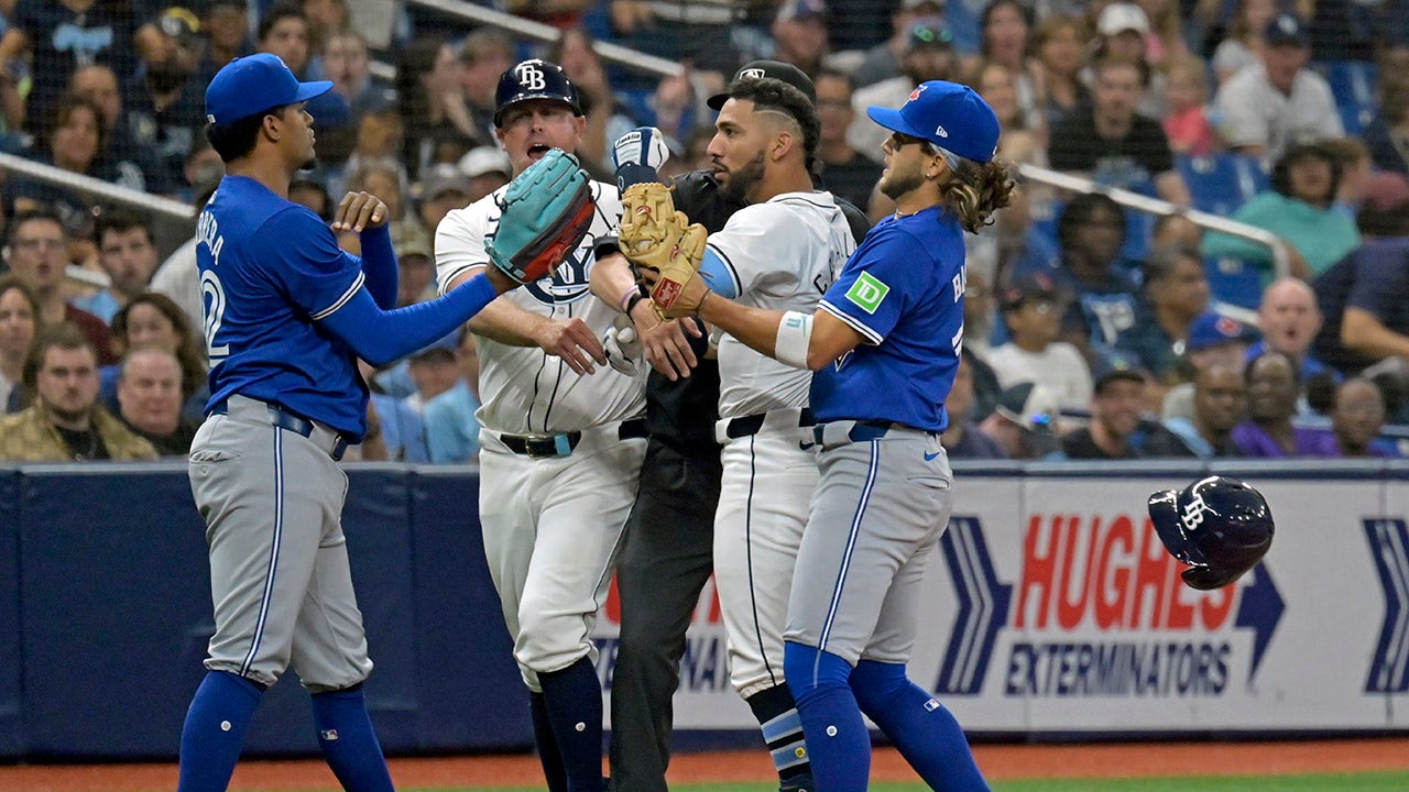 Read more about the article Blue Jays’ Génesis Cabrera’s shoves Rays’ José Caballero, sparking benches-clearing confrontation