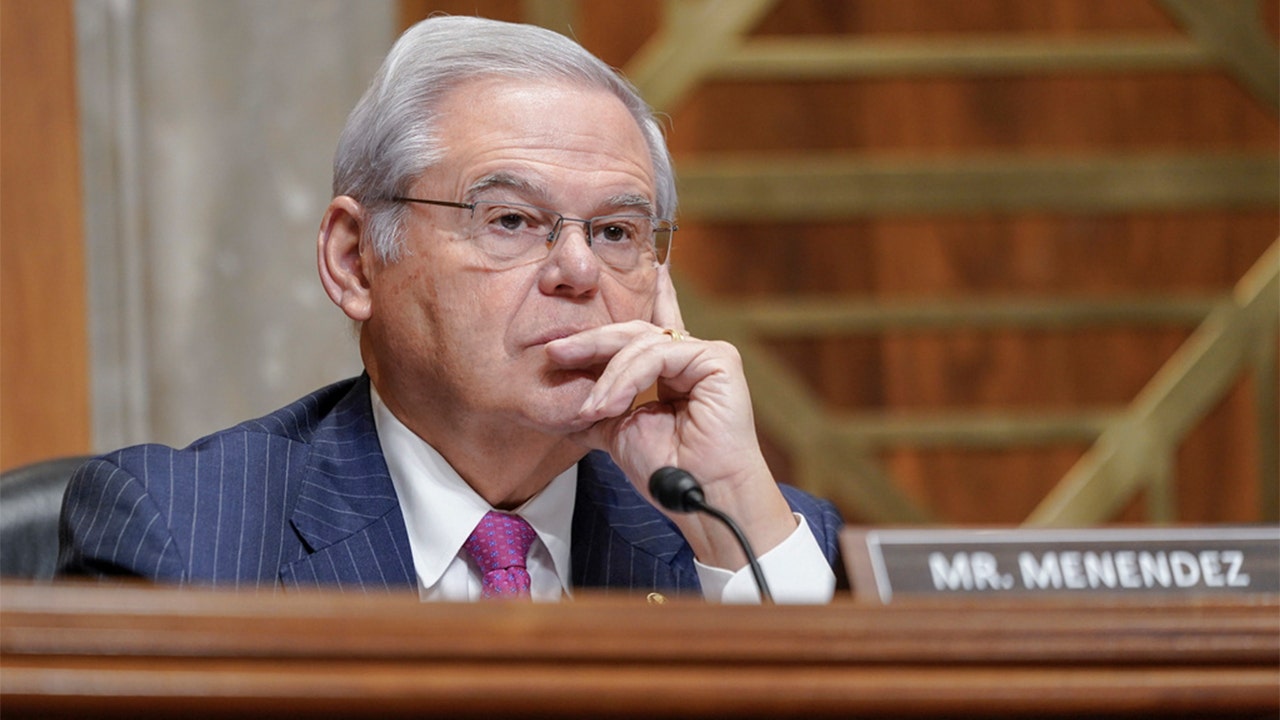 Read more about the article From Capitol Hill to the courtroom: Bob Menendez doesn’t want you to be distracted by shiny objects